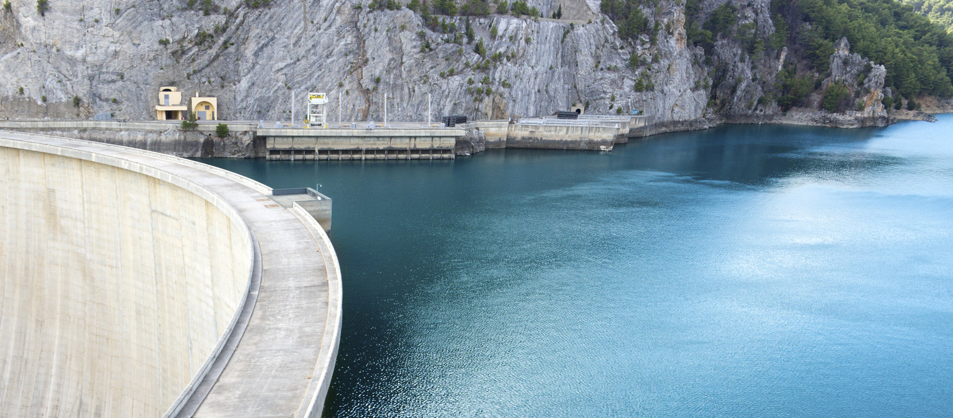 Vérins hydrauliques pour Barrages et digues fluviales