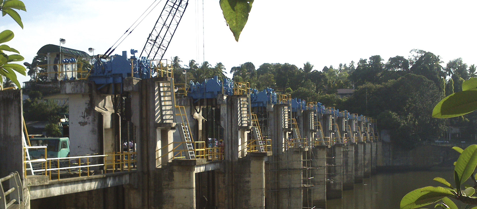 Hydraulic Cylinders for dams and river barriers