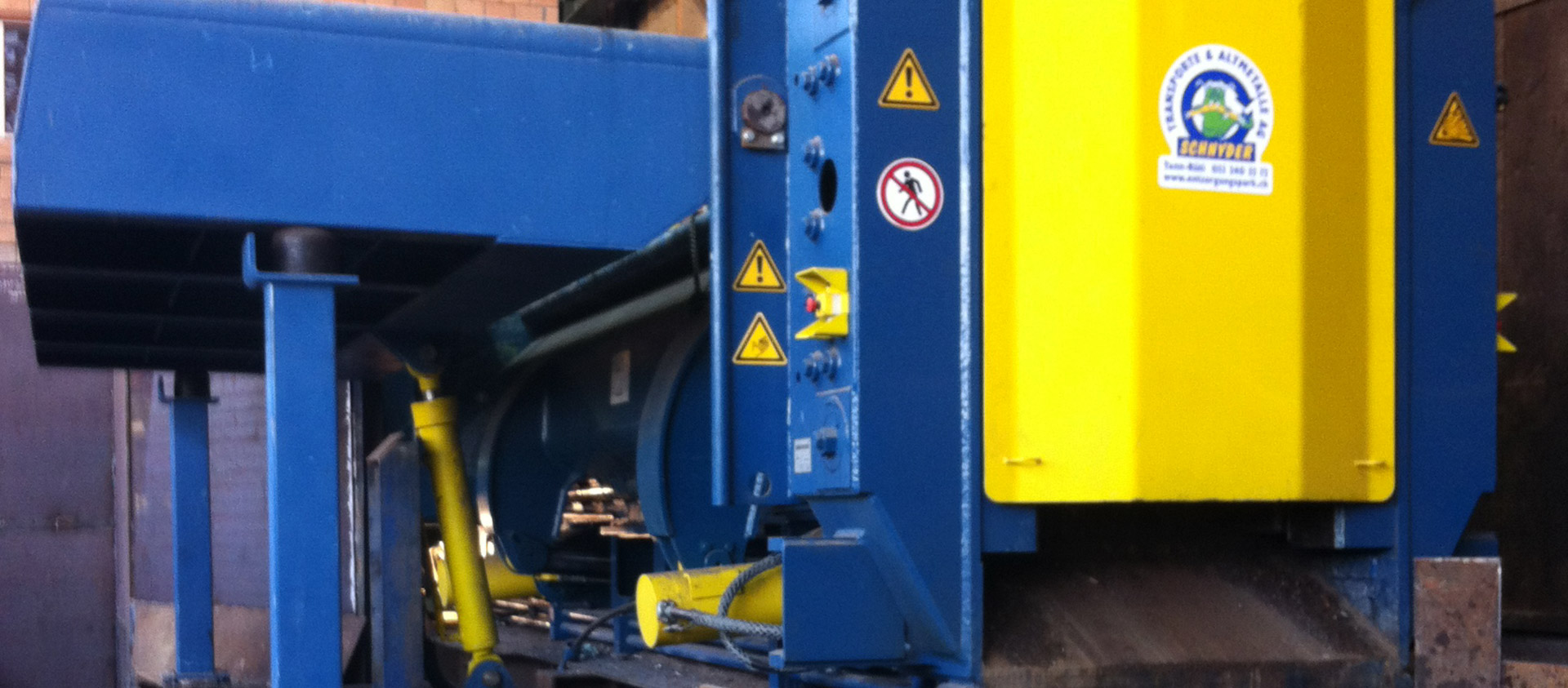 Special hydraulic cylinders for recycling and metal compacting